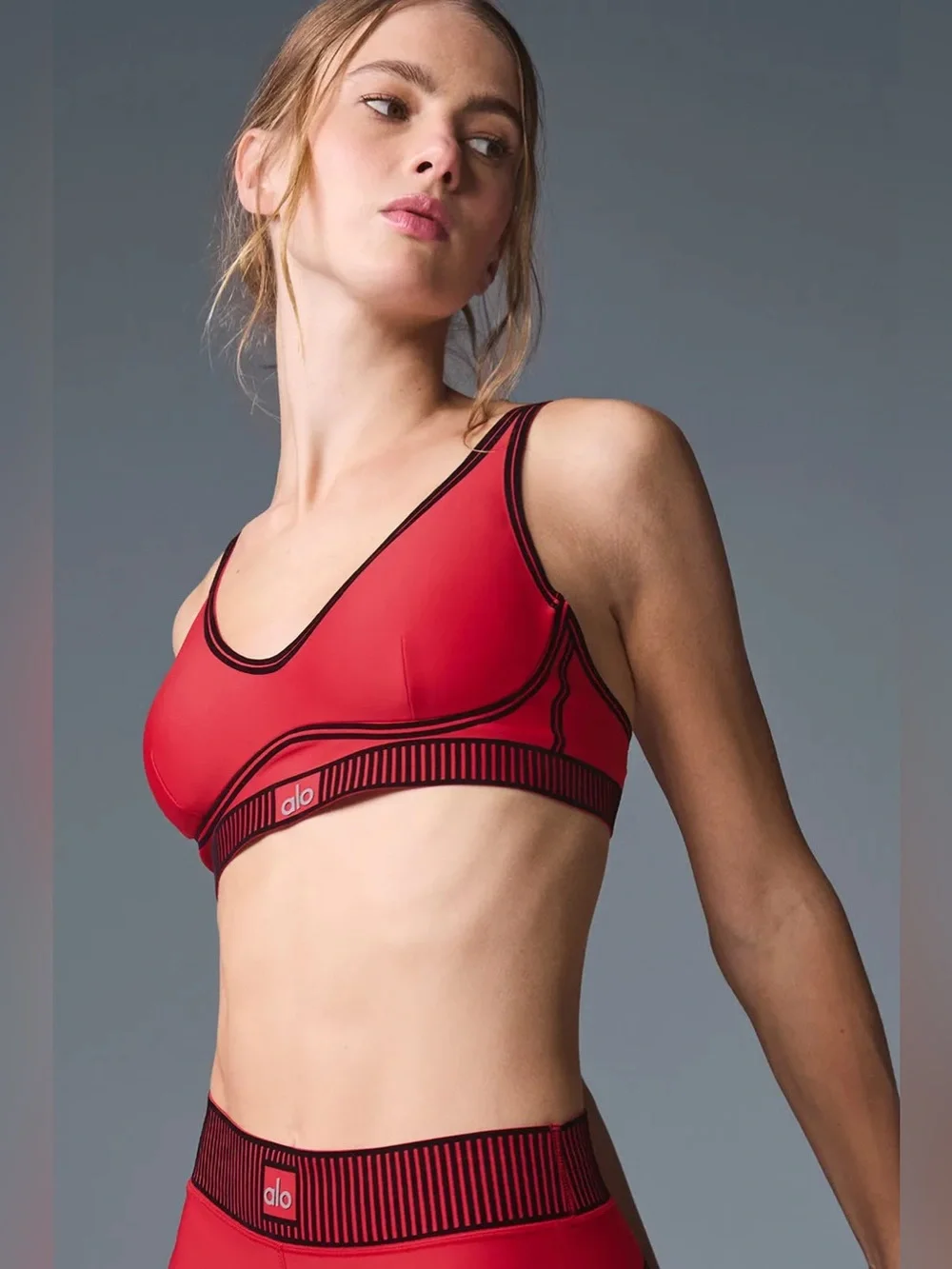 ALO YOGA Airlift Line Up Black Velvet Flocking Bold Red Sports Bra EUC Size M